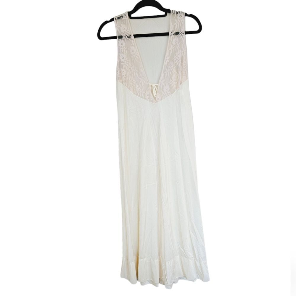 Vintage '60s Movie Star Cream Nylon Lace Bust V-Neck Full Length Nightgown M